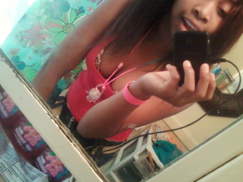 Wassup!! Im Paris!! But Follow Meh Doee