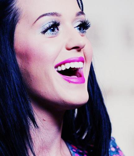 If you are a Katy cat you have to FOLLOW me :33