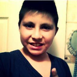 hola , tengo 12 años & me gusta salir con panas y twittear con mi compare:$ so kiss & eso po chaao!