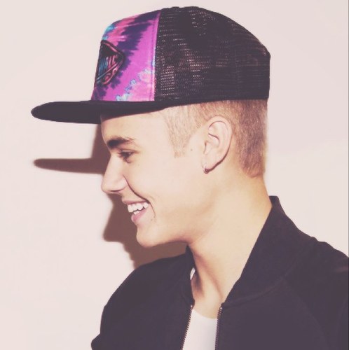 wishing i was a glass door so Justin will bang me.