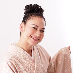 和創美 Ⓡ代表 元女性起業家 17年間外食産業系年商7億円企業でした。病気をしてM&Aして現在は、着物を着てお出掛けイベント「和創美Ⓡ」・輝く女性つくりの会「シャイニング」（女性講師軍団）・マダム路子会長 国際魅力学会 魅力心理学士・ビジネススクール講師・パーソナリティー・幸運占い師等 様々な経験を活かし活動中！！