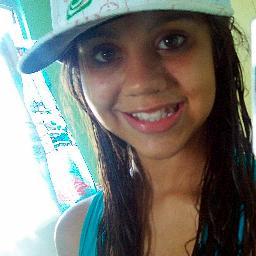 Sou Ciumenta pra caralho , Chatinha , Carinhosa Etc 
Não sou metida, sou tímida .