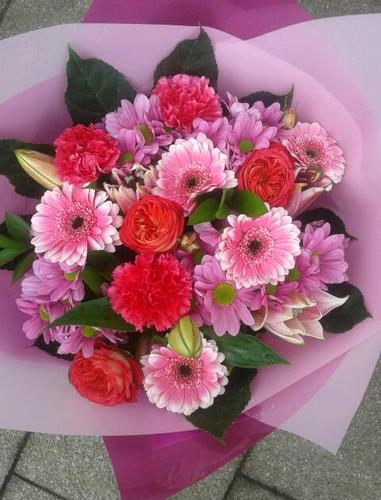 We are Fantasia Florists, located in the east end of Newcastle Upon Tyne. Whether it be a wedding, birthday or Just to say I love you, we have the perfect BQ 4U