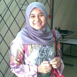 sedang menjadi wanita.