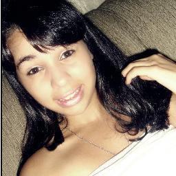 Tenho 14 anos , sou linda , gosto de quem gosta de mim, souu legal ... humilde , falooo cm todo mundo .... *-*
