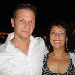 loves food,fashion,my two boys and anything new on the gadget scene!