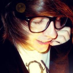 alan_life's profile picture. alan_life
Ser virgen es una virtud, feo es ser madre a los 13 años y no saber quién es el padre