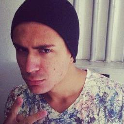 ''Estoy tan conectada a tí que hasta en mis sueños te veo. Sin tí yo me muero..''  Fã clube Pe Lu, vocalista/guitarrista da banda Restart. Criado: 22/05/10.
