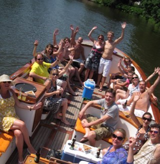 Varen en genieten in en om Leiden. Rederij de Drie Geuzen voor onvergetelijke groepsuitjes. Tweets van Jack Geerlings en Marcel Kolder.