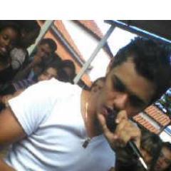 @GLopezoficial Queria ser poeta, mais poeta não posso se, pois poeta pensa muito eu só penso em você(8' Te Amamos
Descrição por: #Júh @jurippi_