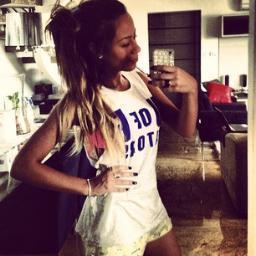 @rafaellabeckran Vc me faz sorrir com um sorriso no seu  rosto,vc me ensinou o verdadeiro amor de fã !! Rafa 1.7
