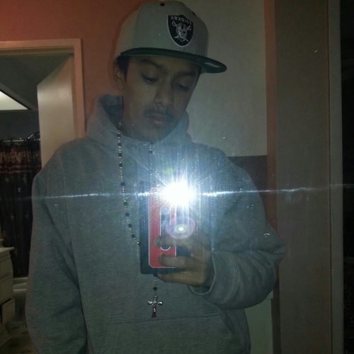 San diego be my hometown,17 and single ^.^ ,follow i follow back