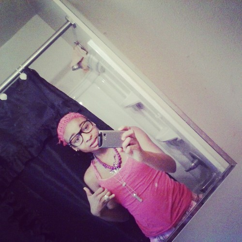i dnt mess with nobody unless they mess wit me first and i love 2 dance and have fun dont like to be boreed all the damn time