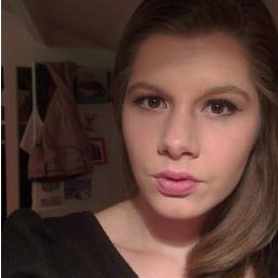 Founder @BeautyaddictNL / Media student / Editor @good2b / sucker for romance / beauty addict / music lover / Disney geek