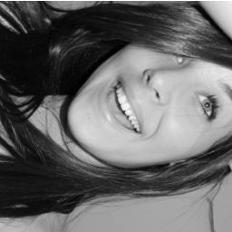 Morena ,do olho azul. ♥