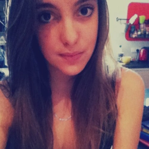 I play an instrument with 6 strings on it, I'm french and #Directioner :) @TheVampsband are amazing !