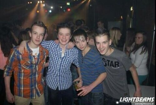 Hihi je bent een lief jongetje! 
M'n buddie ;) ' 
X @xxleonniiee