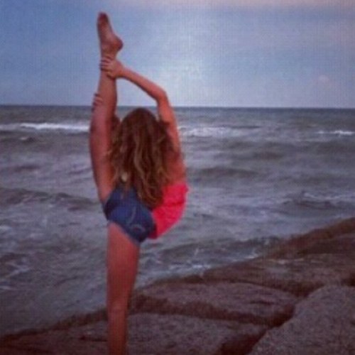 Working out. Dieting. Allstar cheer. =life in one sentence 
This is a fit twitter not a cheer one!