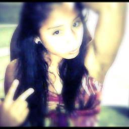 soy divertida, algo sociable =3 loca, tengo un hermano que me estresa :/ SOY DEMASIADO INSEGURA :( soy buena.. y bueno AMO EL KARATE ♥