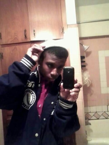 Im cashin out dis bii doin what I do best; (HUSTLIN)