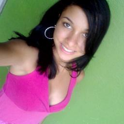 Aquariana , chocolate , calor , tenho namorado .. seguee eu que eu sigo de volta .. s2