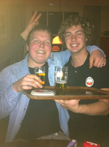 Voetbal, Opleiding tot cameraman, werkende bij Dorpsherberg/eetcafe de Lute, Favoriete barman van Dhr. @ftissingh