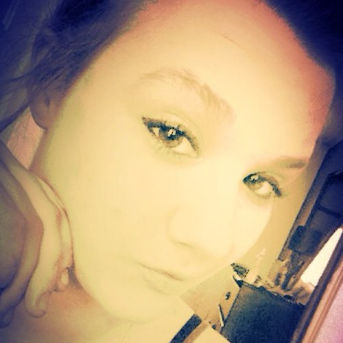 Shotz by tha name.. 18yrs old.(:itz da 6 or nun. We come in plently. GD Folkk Love is wat i live for. My family. My everything. My all.. 720 all round''! AMOR!