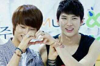 อันยองครับผม LEO Main Vocal แห่ง VIXX ถึงผมจะยิ้มน้อย แต่ผมก็พูดเก่ง ? สนใจเลี้ยงน้องหมากับผมมั๊ยครับ~ ฟอลมาคุยกับผมสิครับ *ยิ้ม* {12/03/56} LN [16/03/13]