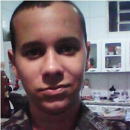 •Paulista, Solteiro, Pisciano, 19 anos, santista, universitário, feliz, sonhador, Deus, ousado, extrovertido, autêntico.
           https://t.co/GgIe4jc0