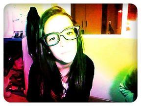 La distancia separa cuerpos no corazones. // I'm not a fan, I'm directioner and belieber.