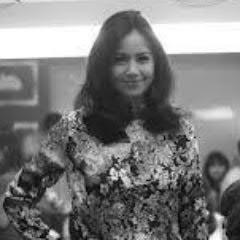 hello we are the #1 fan of @AASophieAlbert please visit our Fan Page =) http://t.co/K99YYO00
