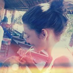 Eduarda, 14 anos, chata.