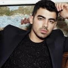 Somos a @luanacarolinev, @LaariGabrielli, @ItsClaraGomes e @BellaMaciiel e esse FC é dedicado ao nosso idolo: Joe Jonas *-* since: 11/julho/2010.