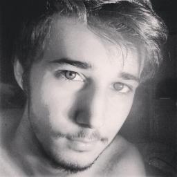 Designer, musico e micro-blogueiro.