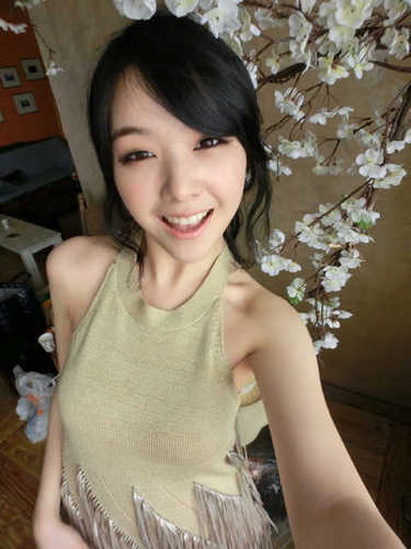 lead vocal ||single  || do you wanna be my lover? || fams? Cek fav || follback? Mention! 좋은게 좋은거아니겠습니까!!!!