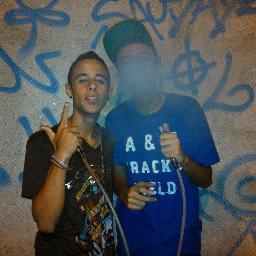 sou um mlk divertido gostoo de zuar d mais mais no meu estiloo de ser traquilo  sou CORINTHIANO COM MUITO ORGULHO  o q mais gosto é mulher e dinheiro e carro