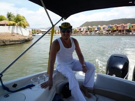 nomucito's profile picture. SERÉ UN FUERTE  CRITICO D LA REVOLUCIÓN EN MEMORIA DEL LÍDER MUNDIAL, CONOZCO EL AMOR, LA HONESTIDAD Y TAMBIÉN LA MALDAD, CREO EN DIOS Y EN CHAVEZ POR SIEMPRE.