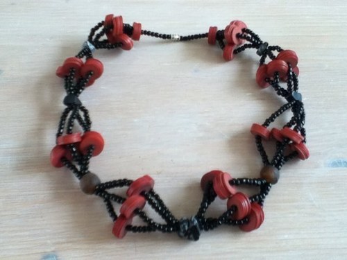 Ghanaglassbeads's profile picture. worden sieraden en decoratie's gemaakt met glaskralen afkomstig uit ghana (westafrika). De kralen worden gemaakt van gerecycled glas. http:/