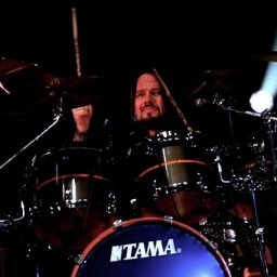 Drummer in Circus Maximus and Frogleap. Guitarist, bassist and singer for hire. Contact: liramedhaugen@gmail.com