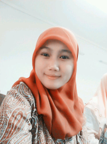 Stihannah's profile picture. studying at State Islamic University Jakarta, focussing in Islamic Law and like Fashion.