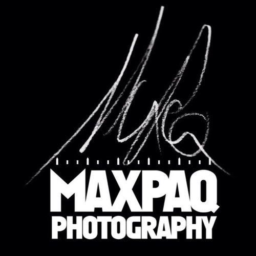 Award wining  art photographer for fellow artists. photographs portraits and macro and fashion