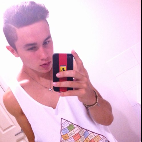 im liam and i dance and sing :D