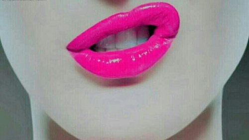 ‏‏آلطيب كـذبه وآلكذب صآر عآدآت 
وآلغـدر شيمه وآلطمع مـن ورآهم 

وآلـحـب نـآدر وآلـخـيـآنه مـهـآرآت  
ودندن ﻋﻟى آلحبلين تكسب رضآهم