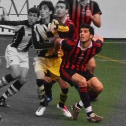 ex-Futbolista formado en el Arenas Club. Sestao River, Lagun Onak, Arenas y S.D.Zamudio.  Arquitecto