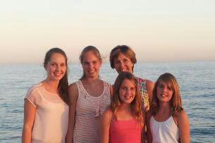 franspoppe's profile picture. Big Family! Yvonne, Frans, Aniek, Lauri, Linde, Tessa Geweldig! Korfbal passie; trainer KV Blauw Zwart.  ZZP er; Manager Stichting het Maathuis.