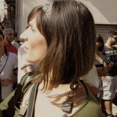 Addetta stampa e giornalista (rigorosamente freelance). Leggo, scrivo, fotografo, partecipo, vivo in campagna e sono curiosa
