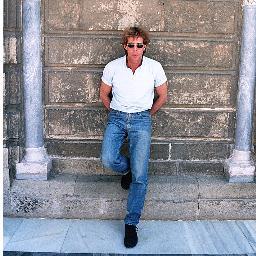 Paul Andersson Toussaint: Schrijver, journalist, tekstschrijver en fotograaf.