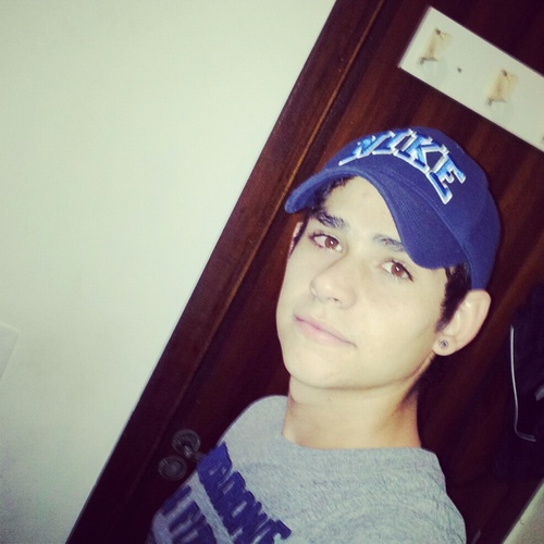 Não sei se estou vivo ou ñ, tirando areia dos meu olhos vi meus pés longe do chão, corpo leve como algodão, mundo morto ninguem sente mais eu vejo diferente!!!