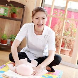 元俳優&歌う人♪結婚を機に俳優活動休業。後、化粧品会社勤務。不妊治療を経て2008年10月男の子を出産。育児で悩んでいた時ベビーマッサージに出逢い資格を取得。現在はやんちゃな5才男の子の母&ベビーマッサージセラピストとしてベビマ教室&資格スクール開講。RTA認定講師しぼさわあきこ