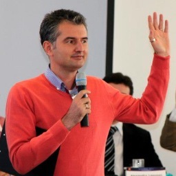 interested in risk management and languages. trying to change the world... my world :)